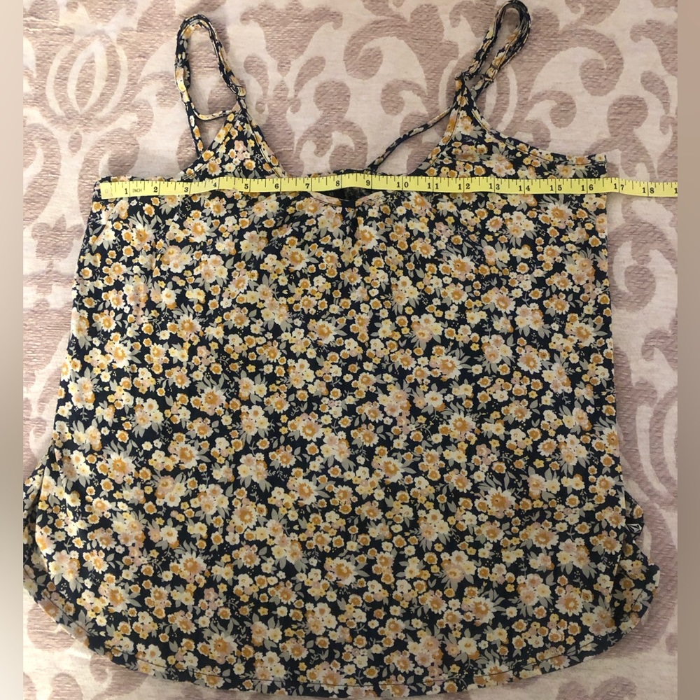 NWOT Cute Volcom Flowy Floral Swing Tank Size XS